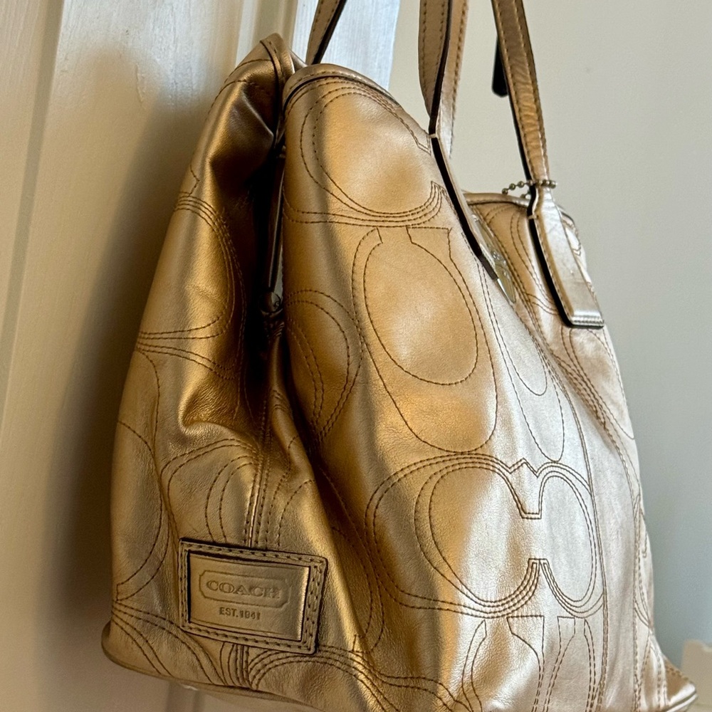 Coach Signature “C” Stitched Gold Leather Metallic Kiss lock Tote Handbag - Picture 4 of 16